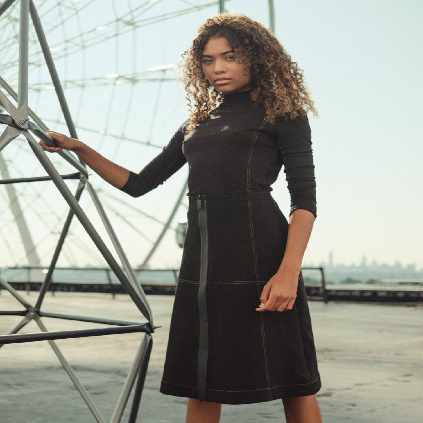 Top Stitch Zipper Skirt